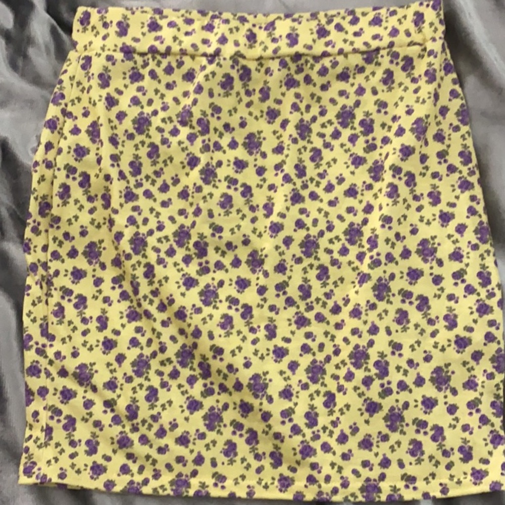 Boohoo floral mini skirt